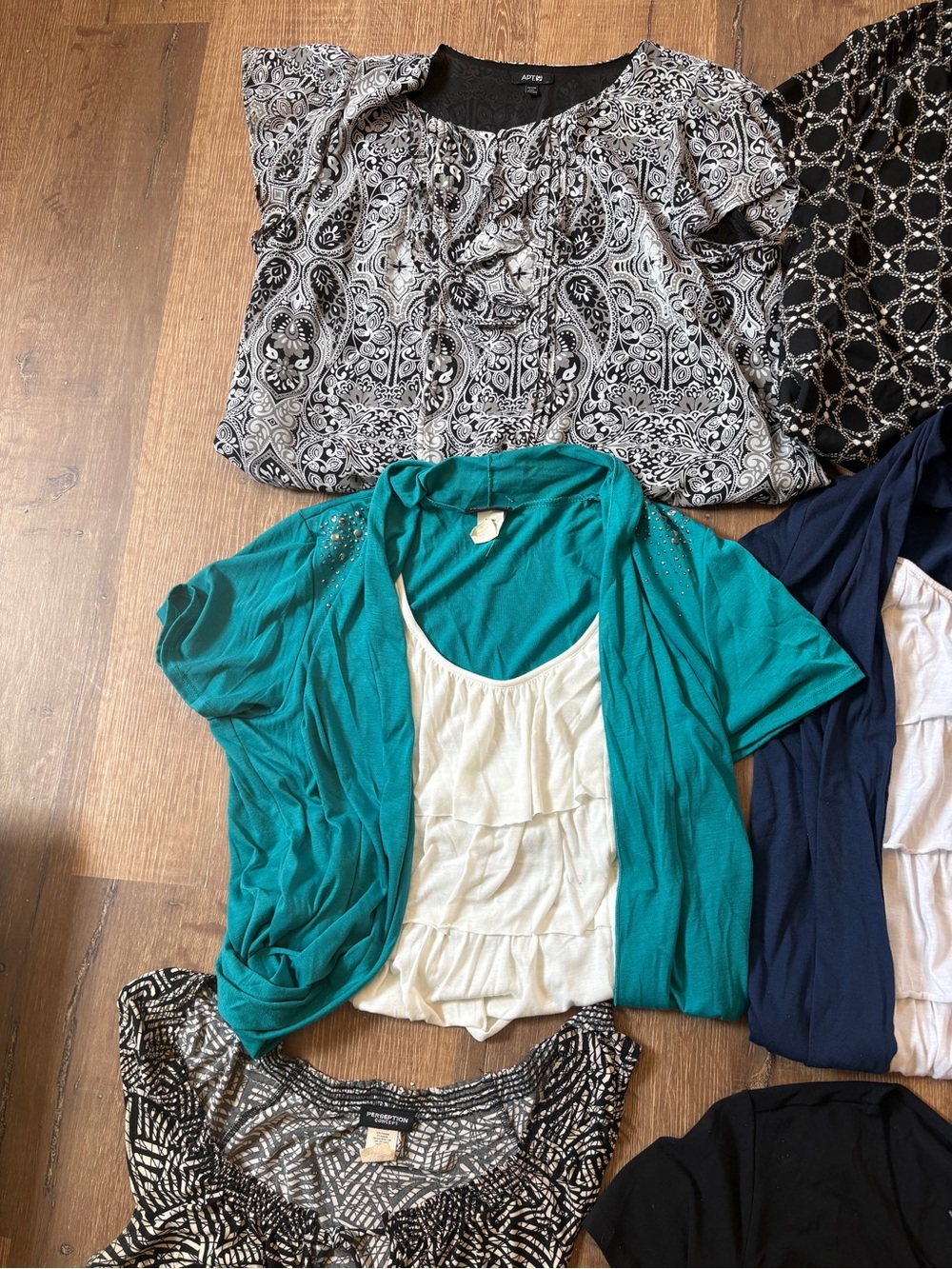 Women’s XL Shirt Bundle Lot of 12 Name Brand Wholesale Resale - Picture 7 of 8
